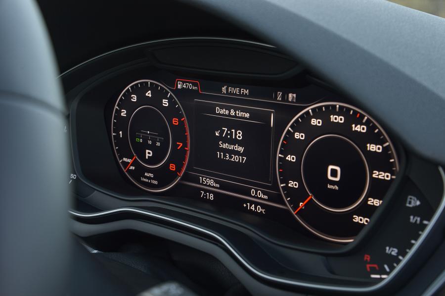 Панель приборов Audi A5 Coupe 2.0 TFSI S-Line 2017 года  (ZA) (фото 20 из 26)